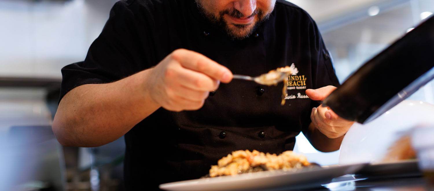 Il Piatto - Chef making pasta dish